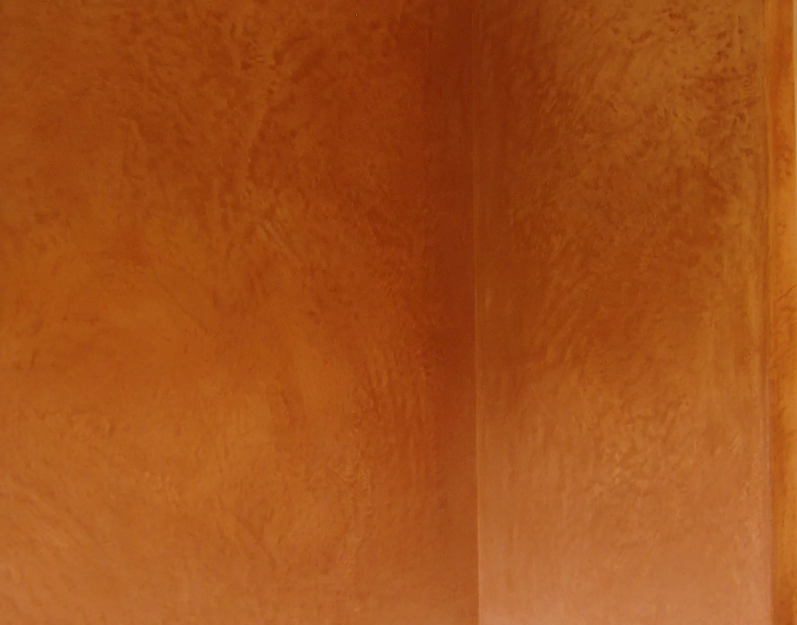 Échantillon de tadelakt orangé au brillant nuancé